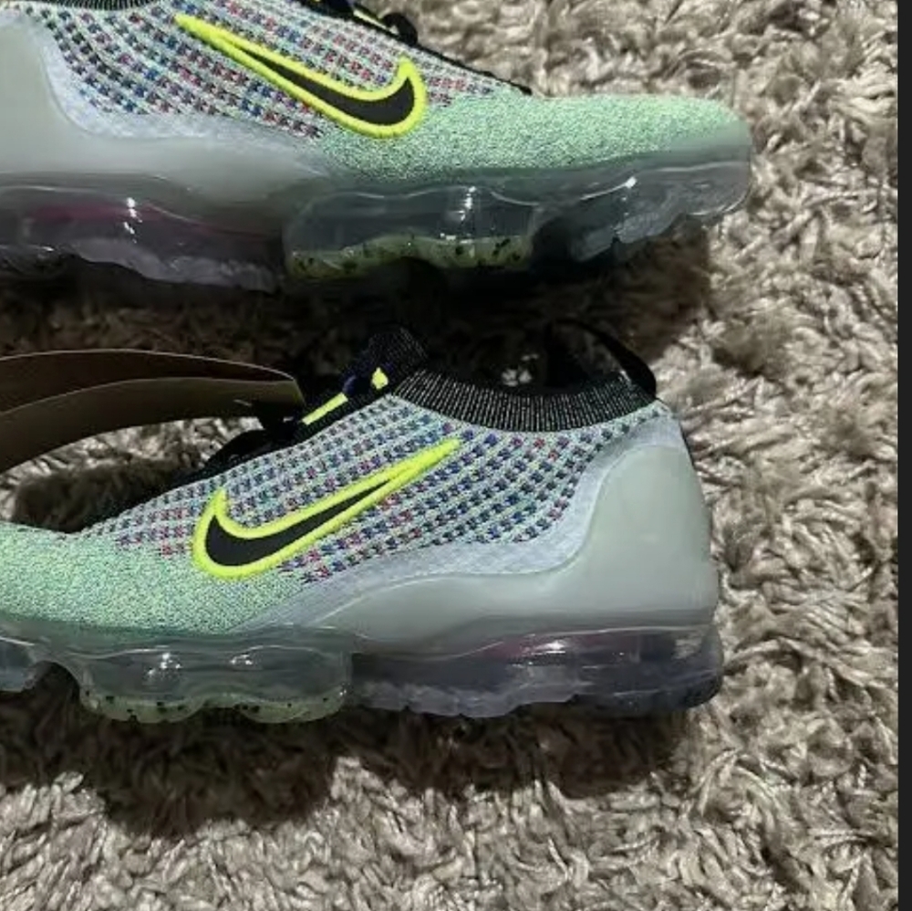 Mens running shoes